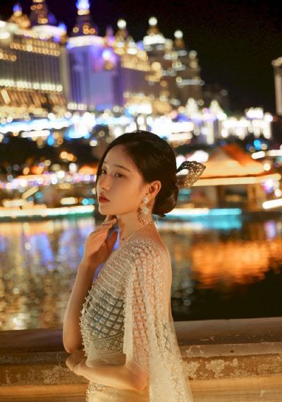 2017她在丈夫面前被耍了在线观看