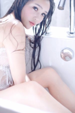 俏女性花开
